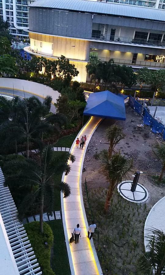 Azure C7 Balcony, Wifi, Near Mall Airport Manila Luaran gambar